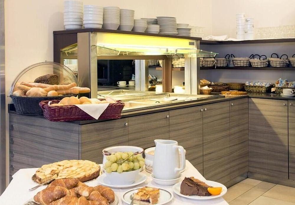 Primavera Hotel 3*